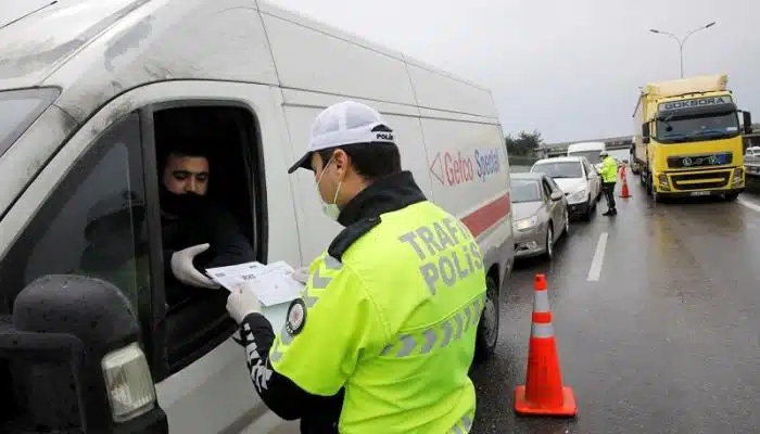 تركيا تمدد تقييد حركة الدخول والخروج في 31 ولاية