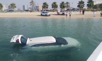 بسبب خبر سيئ.. امرأة تندفع بسيارتها إلى الخور في دبي