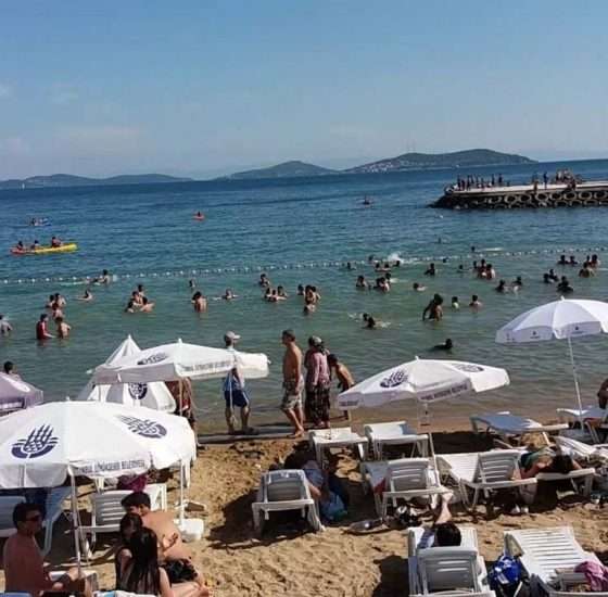 الإعلان عن 97 منطقة سباحة آمنة في إسطنبول.. تعرف على أماكنها