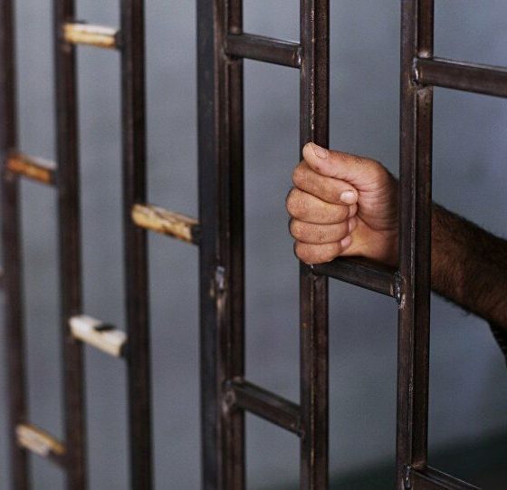 تركيا: السجن 3 أشهر لمواطن بسبب نفض السجادة ورمي القمامة على منزل الجيران