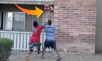 أنقذه بأعجوبة.. لاعب أمريكي يلتقط طفلاً سقط من الطابق الثالث (فيديو)