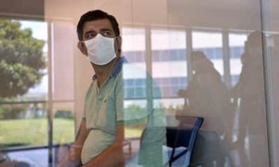 ممرض تركي تلقى العلاج من كورونا بالبلازما ثلاث مرات يروي قصة علاجه