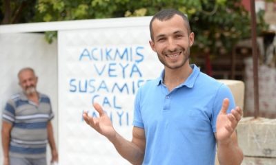 تركي كتب على بابه “اطرق الباب إذا كنت جائعًا أو عطشانًا”