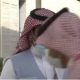 مراسل سعودي يسقط على الهواء مباشرة (فيديو)