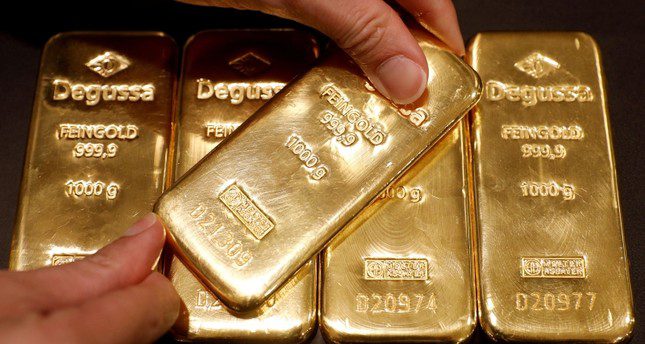 للمرة الأولى منذ عام 2011... سعر أونصة الذهب يتجاوز 1800 دولار