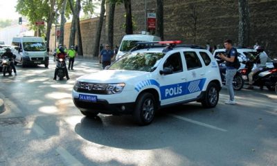 اسطنبول: الشرطة التركية تعتقل امرأة بلباس مشبوه (صور)