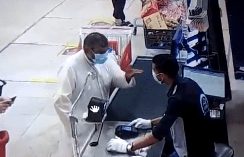 تركيا اليوم أول تعليق للشاب المصري المعتدى عليه في الكويت (فيديو) أول تعليق للشاب المصري المعتدى عليه في الكويت (فيديو)