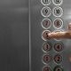 سيدة تنقل عدوى كورونا لـ71 دون إصابتها.. والسبب: أسانسير