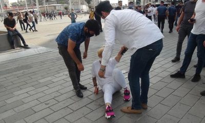 أجنبيان يضربان امرأة بميدان تقسيم وسط إسطنبول (فيديو)