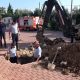 حفر طريق وجهد 8 ساعات من أجل إنقاذ قطة سقطت في قناة صرف بتركيا (فيديو)
