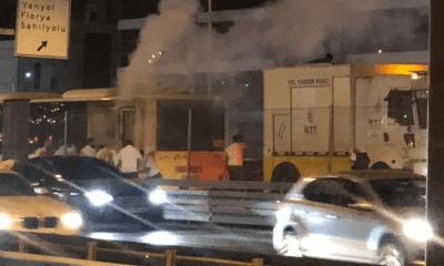 حريق في أحد حافلات المتروبوس في اسطنبول (فيديو)
