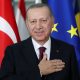 بالصور : أردوغان يتجول بين المواطنين ويشتري من الباعة في هذه الولاية !!