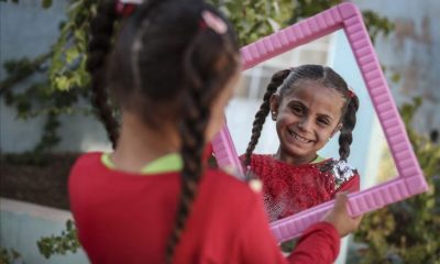 جمعية تركية تنظم مشروعا لتصفيف شعر 300 طفلة سورية