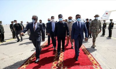 وزير الدفاع التركي ورئيس أركانه يصلان العاصمة الليبية
