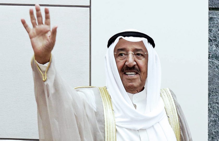 “رجل التوازنات” الذي نأى ببلاده عن الأزمات المحيطة.. من هو أمير الكويت الراحل صباح الأحمد الصباح؟