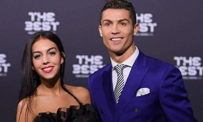 “شاهد” اللاعب رونالدو يركع أمام جورجينا طالباً منها الزواج رسمياً
