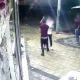 تركيان يطعنان توأمين سوريين على مرأى الناس ! (فيديو)