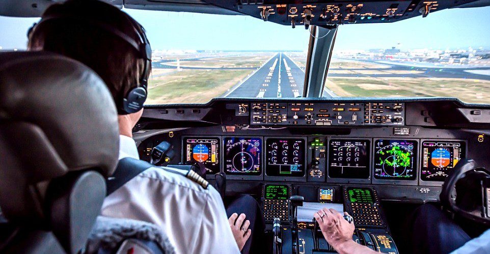 بشرى لمن يطمحون إلى تجربة قيادة الطائرة.. شركة تفتح برامج محاكاة الطيران للجمهور وتعرض الأسعار