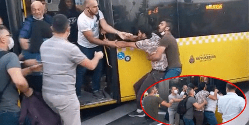 تركيا اليوم شجار عنيف في محطة متربوس باسطنبول والسبب فتاة (فيديو) شجار عنيف في محطة متربوس باسطنبول والسبب فتاة (فيديو)