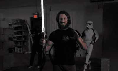 سيوف سلسلة Star Wars أصبحت حقيقة.. مهندس يتمكن من صنع أول سيف ضوئي حقيقي في العالم (فيديو)