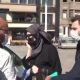 القبض على رجل أجنبي يرتدي ملابس نسائية في تقسيم وسط إسطنبول (فيديو)