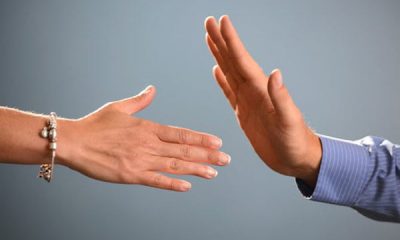 لبناني يُحرم من الجنسية الألمانية بسبب مصافحة النساء!