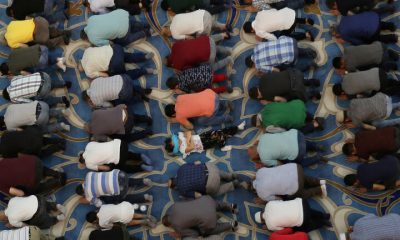 مصر.. مصلون يهربون من المسجد أثناء صلاة التراويح (صورة)