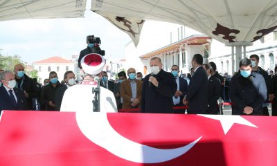 أردوغان يشارك في تشييع أحد مؤسسي حزب العدالة والتنمية
