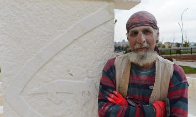 نحات سوري يزين بأعماله حدائق شانلي أورفة التركية