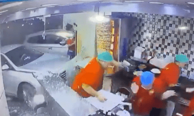 امرأة تقتحم مطعماً بسيارتها في جدة.. لن تتخيل ما فعله العامل (فيديو)