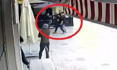 لقطات مثيرة لهجوم شاب أجنبي بسكين على متجر باسطنبول (فيديو)