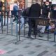 شجار عنيف بين شخصين بشارع الاستقلال (فيديو)