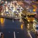إسطنبول... حوادث سير بسبب سقوط لافتة الاتجاه في وسط الطريق (فيديو)