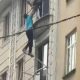 بعمل أسطوري.. شاب سوري يتدخل وينقذ شاباً تركياً حاول الانتحار في إسطنبول (فيديو)