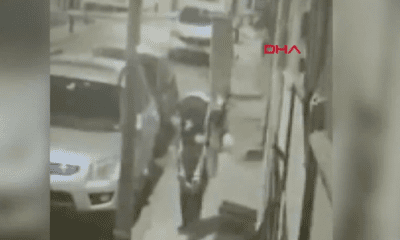 إسطنبول: شاب تركي يقوم بضرب حبيبته بمنتصف الشارع في شيشلي