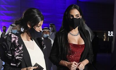 صديقة رونالدو تتصدر غلاف مجلة عالمية بصورة عارية (صور)
