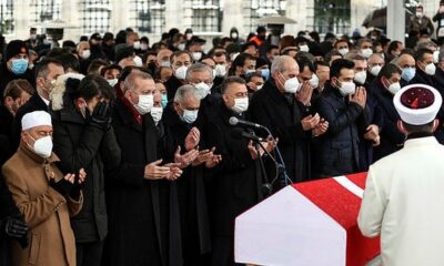 أردوغان يشارك بتشييع جنازة رئيس بلدية إسطنبول الأسبق (شاهد)