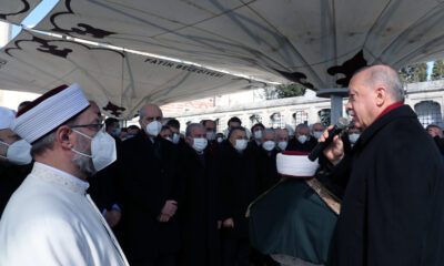 بمشاركة أردوغان.. تشييع العلامة "سراج" لمثواه الأخير (صور)