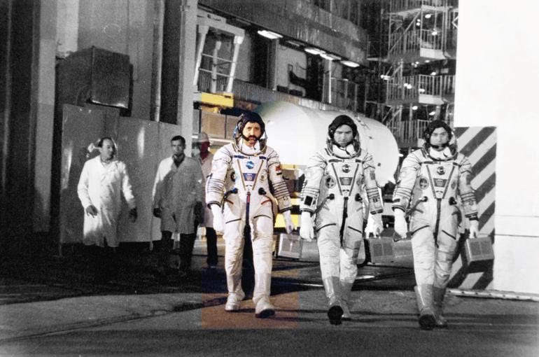 محمد فارس رائد الفضاء