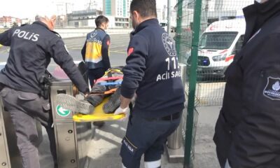 بالفيديو.. مخمورين ينشرون الرعب في محطة متروبوس باسطنبول