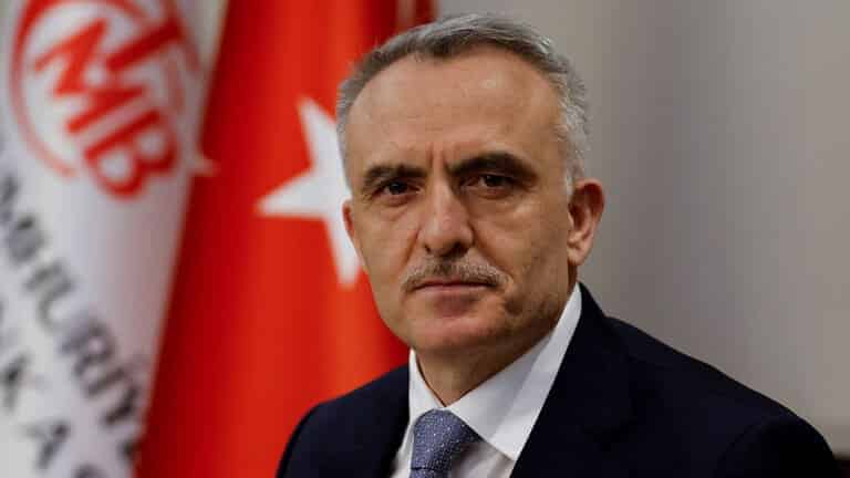 أردوغان يقيل محافظ البنك المركزي التركي