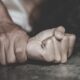 الحكم على أربعة إيرانيين ربطوا رجل بشجرة واغتصبوا امرأته أمام عينيه