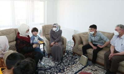 أمينة أردوغان تزور عائلة سورية في أنقرة (صور)