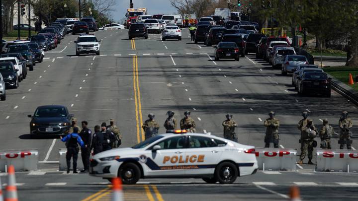 تركيا اليوم حادثة جديدة.. سيارة تقتحم مبنى الكونغرس الأمريكي حادثة جديدة.. سيارة تقتحم مبنى الكونغرس الأمريكي