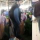 القبض على مسن تركي تحرش بكل من صادفه داخل سوق شعبي (فيديو)