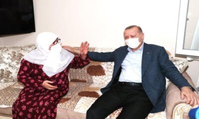 بالصور : زيارة الرئيس رجب طيب اردوغان لسيدة مسنة في إسطنبول