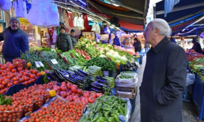 بازار الخميس في اسطنبول