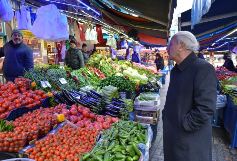 بازار الخميس في اسطنبول