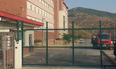 اندلاع حريق في مركز ترحيل بإزمير أسفر عن وفاة شاب وبيان من الوالي!