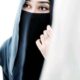 نجمة سعودية تعرض "مكافأة مالية" لمن يعثر على نقابها... فيديو